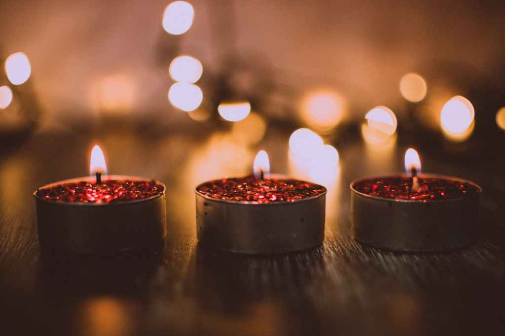 Candles – Satisfying or&nbsp;Sinister?